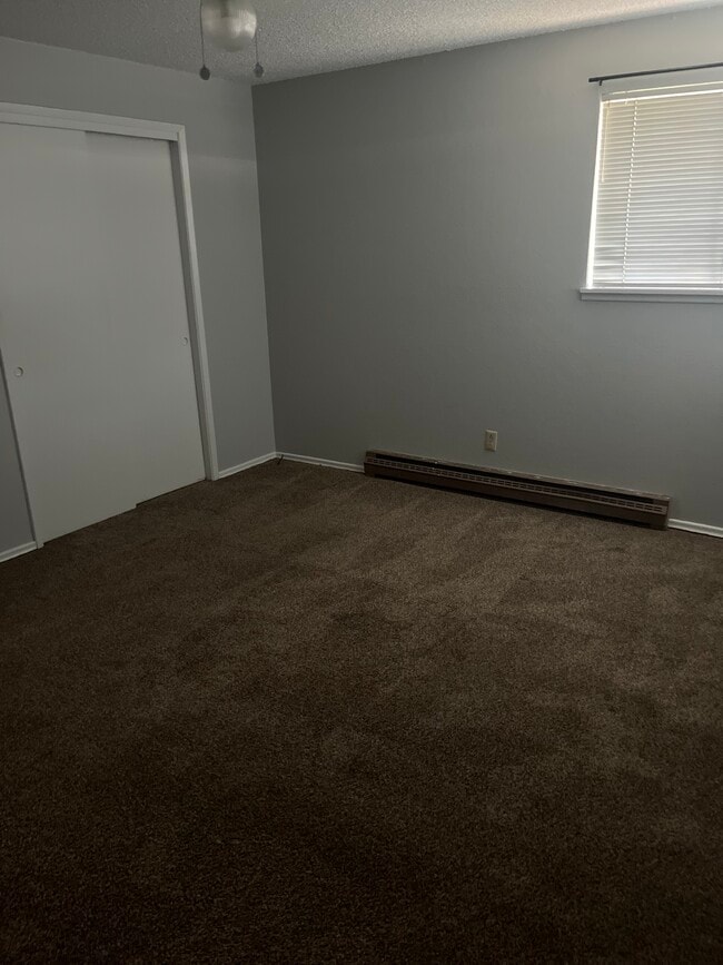 Bed 2 - 604 Terry St