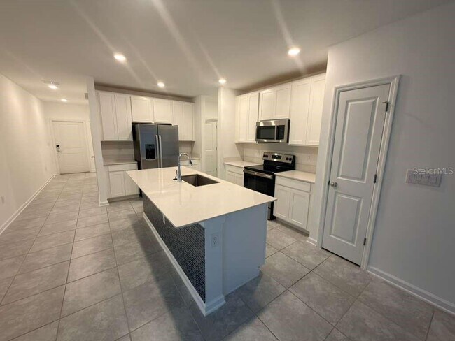 Building Photo - 207 Aqua Ave