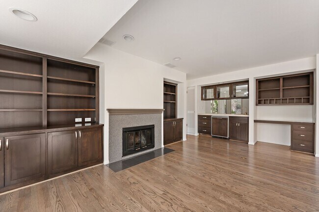 Building Photo - 4-Bedroom Luxury Home for Rent by Portland...