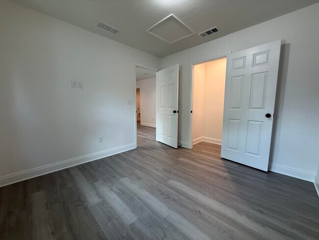 Building Photo - 32 Constitution Ave