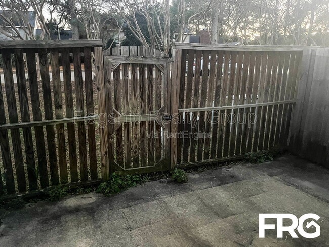 Building Photo - 2700 Thackery Rd