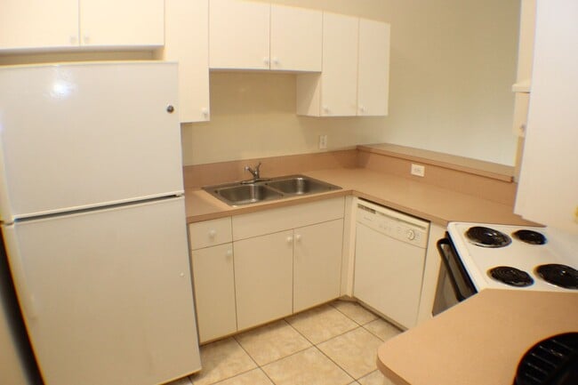 Building Photo - 4131 SW Santa Barbara Pl