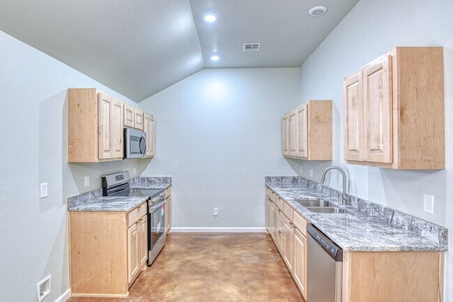 Building Photo - 2713 Clifton Ter