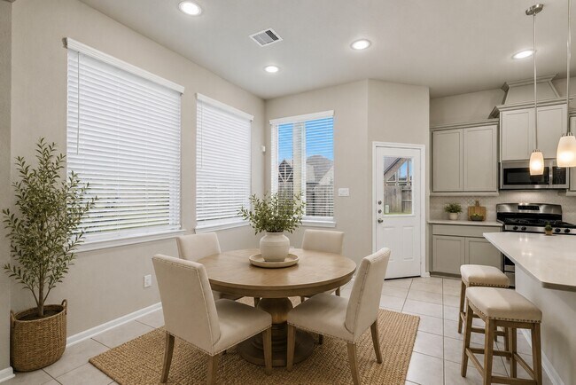 Building Photo - 8734 Laurel Crest Dr