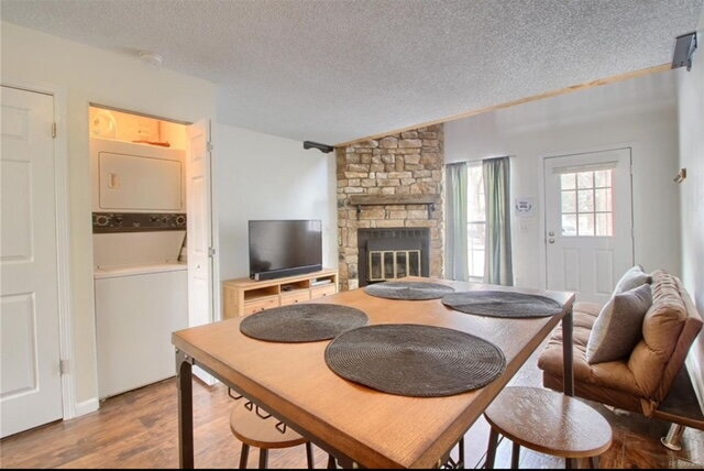 Building Photo - Charming Two-story, 1 bed, 1 Bath Townhome...