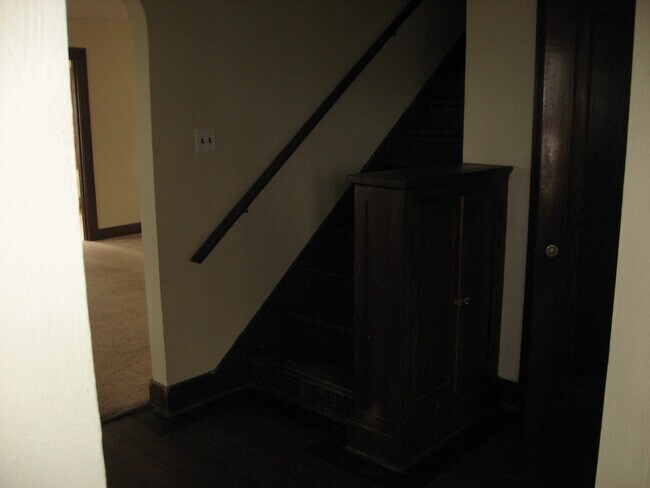 Building Photo - 419 E Pettit Ave
