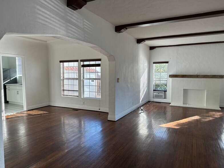 Building Photo - 1602 S Stanley Ave