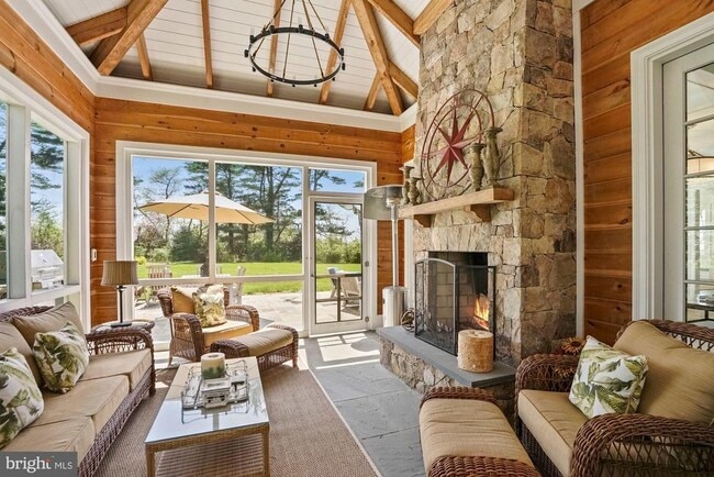 Building Photo - 1031 Pine Hill Rd