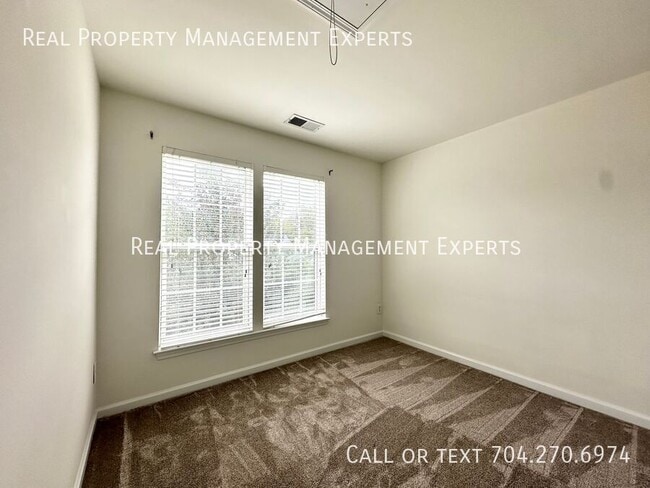 Building Photo - 12757 Bullock Greenway Blvd