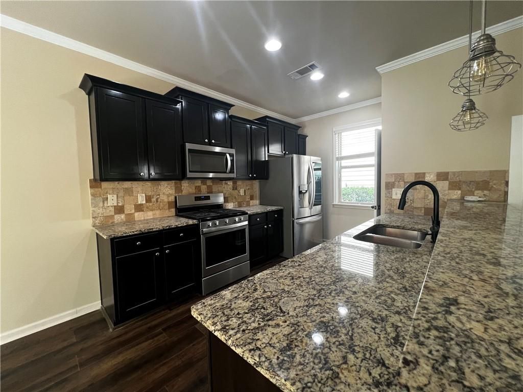 Building Photo - 750 Village Field Ct NW