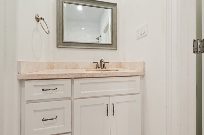 Building Photo - 5636 Kiam St