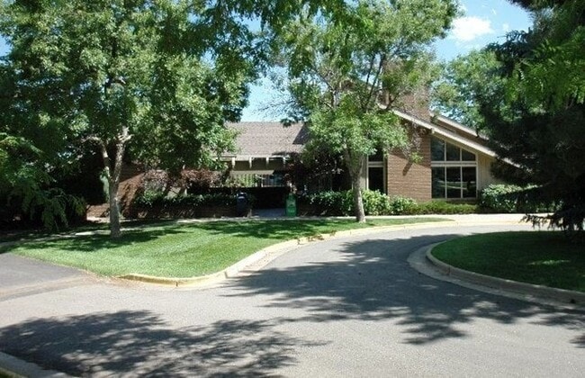 Building Photo - 2800 Kalmia Ave