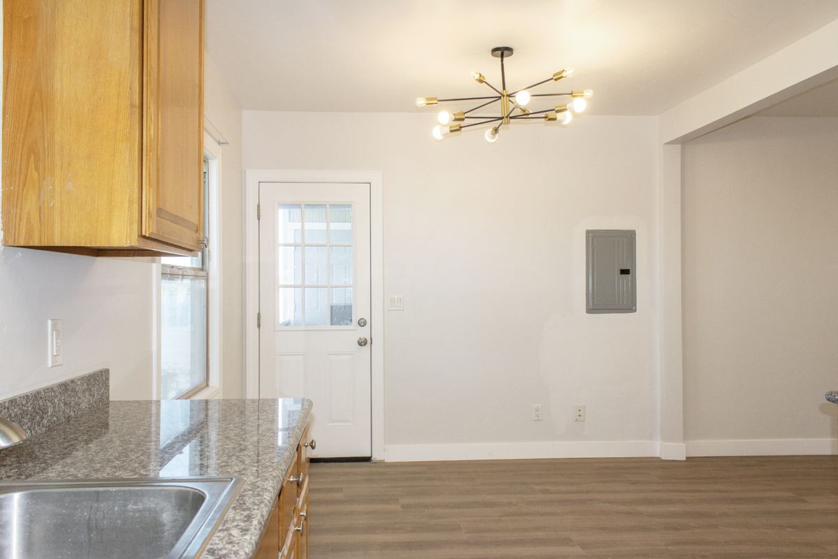 Building Photo - 352 Winslow St