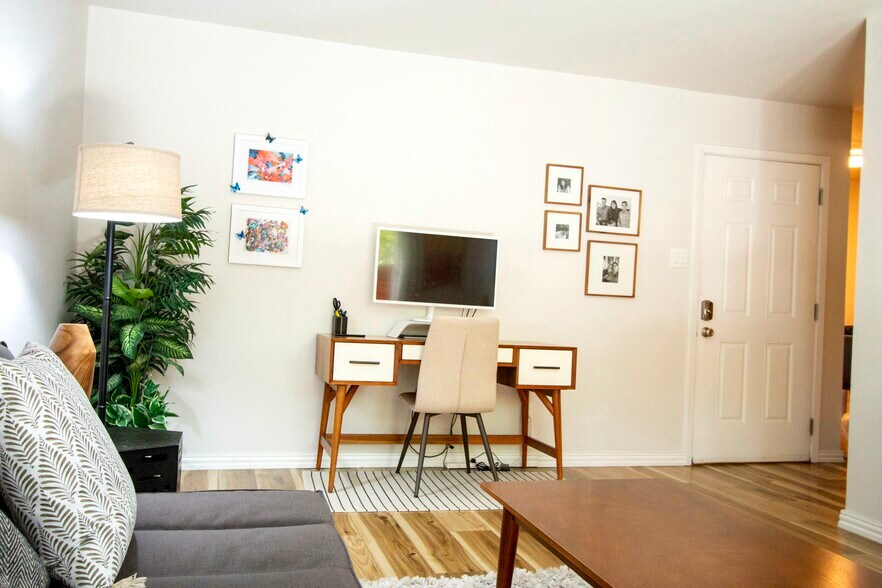 Living Room - 5607 Harvest Hill Rd