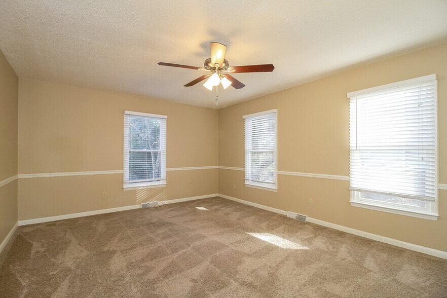 Building Photo - 3112 Hickory Ridge Dr