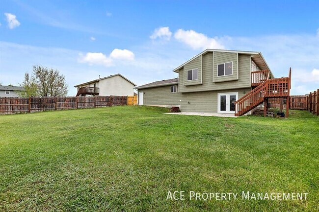 Building Photo - 109 McDowell Dr