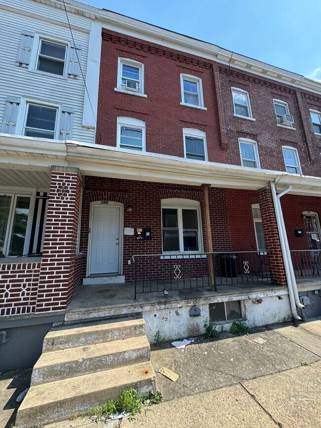 Primary Photo - 388.5 Greenleaf St