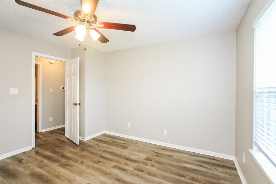 Building Photo - 6337 River Valley Way
