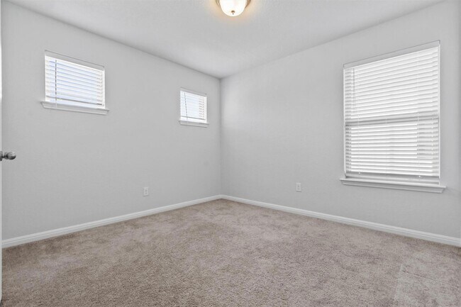 Building Photo - 520 Betty Ann Wy