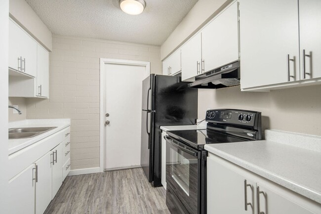 Building Photo - Oasis