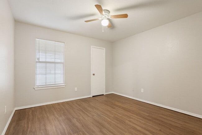 Building Photo - Perfect Family Home in China Spring ISD