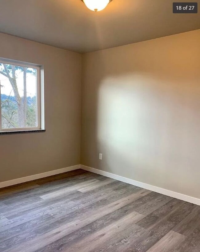 Building Photo - Charming 7 bedroom, 3 bath home available in August!