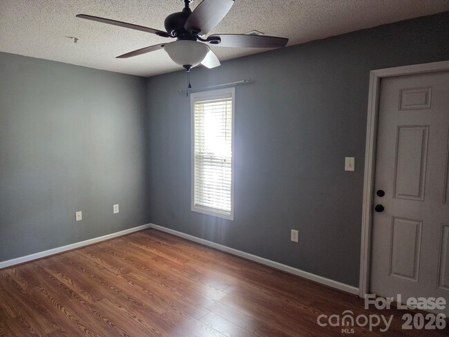 Building Photo - 118 Steam Engine Dr