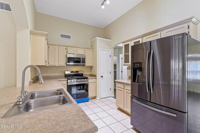 Building Photo - 13709 Paseo Hermoso Dr