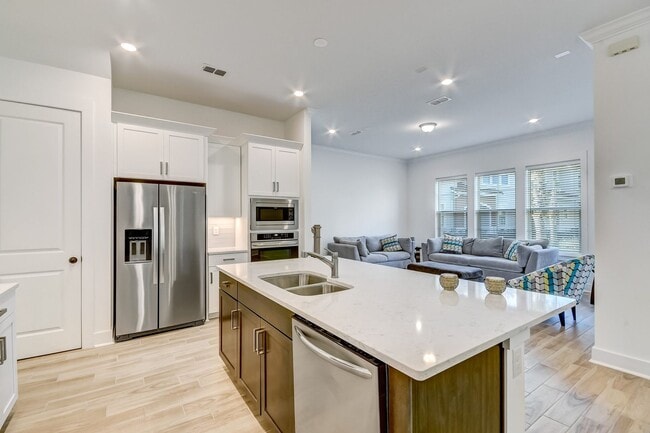 Building Photo - Townhome  in The Enclave at Summer Beach