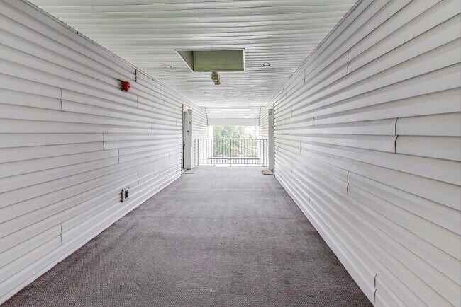 Building Photo - Beautifully updated and maintained 2 level condo home!