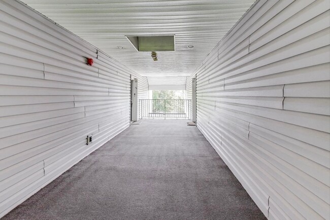 Building Photo - Beautifully updated and maintained 2 level...