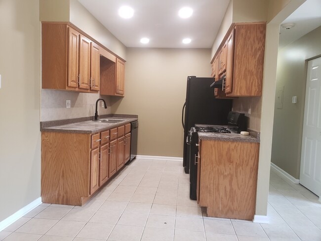 Building Photo - 1665 Coach Dr