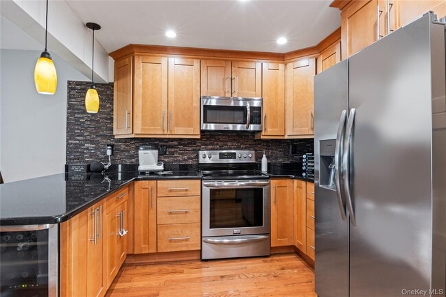 Building Photo - 937 Bowling Green Dr