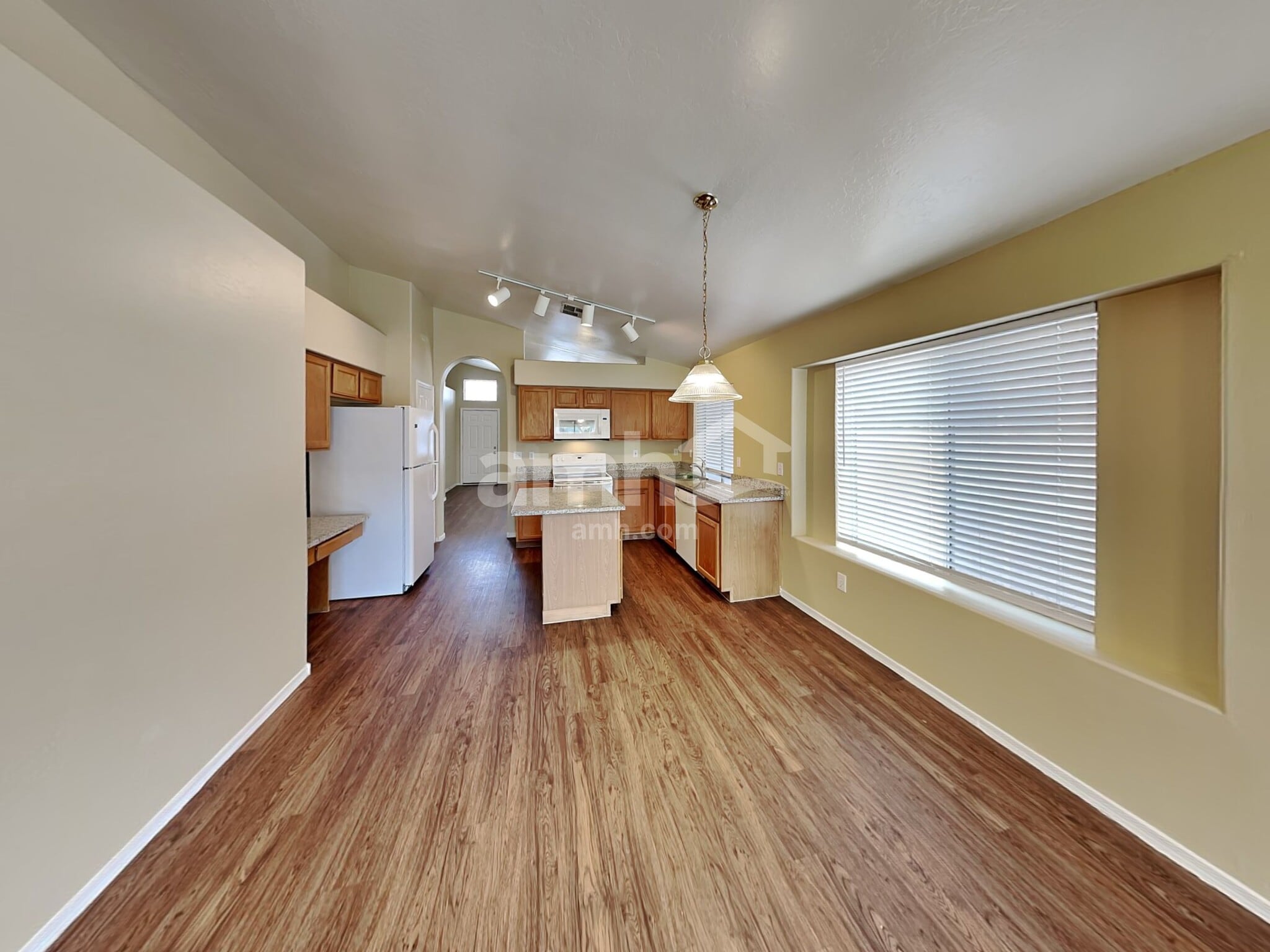 Building Photo - 7515 E Medina Ave