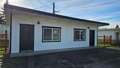 Building Photo - Tacoma/ Parkland Updated Studio