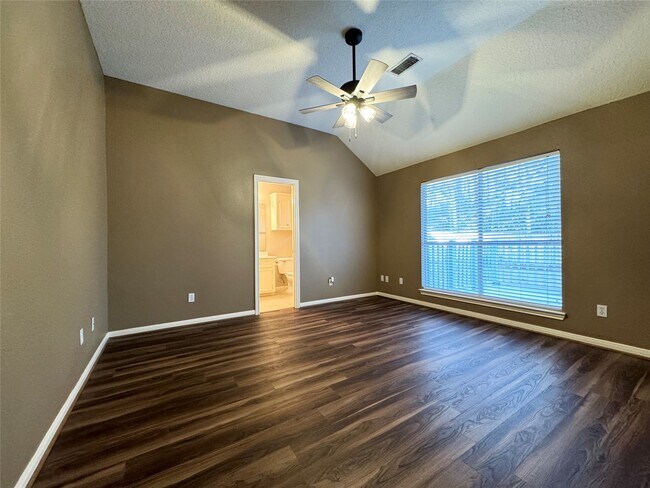 Building Photo - 4006 Hunnington Dr