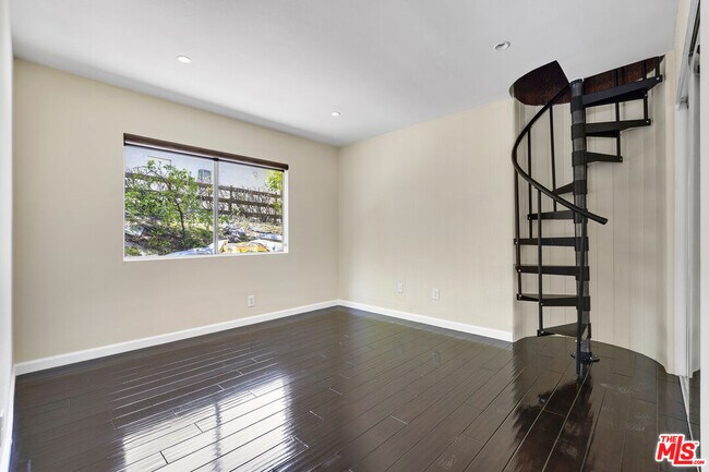 Building Photo - 26572 Academy Dr