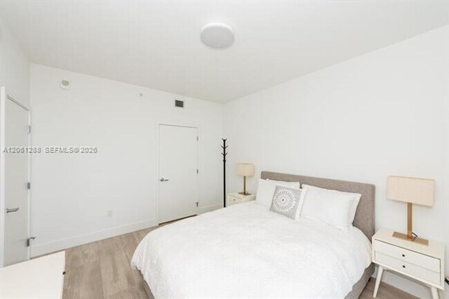 Building Photo - 16385 Biscayne Blvd