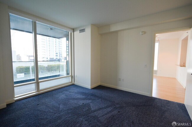 Building Photo - 425 1st St