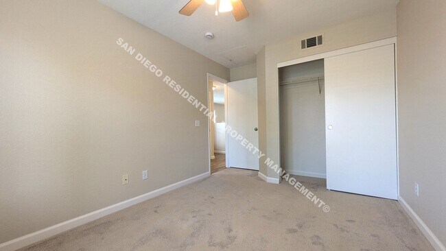 Building Photo - Gorgeous, Newly Remodeled 3 Bed / 2 Bath T...