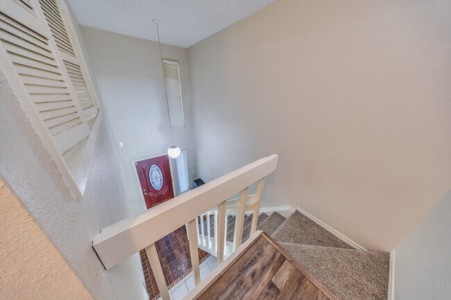 Building Photo - 2391 Crescent Park Dr