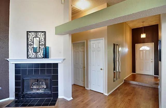 Building Photo - 2081 Amherst Dr