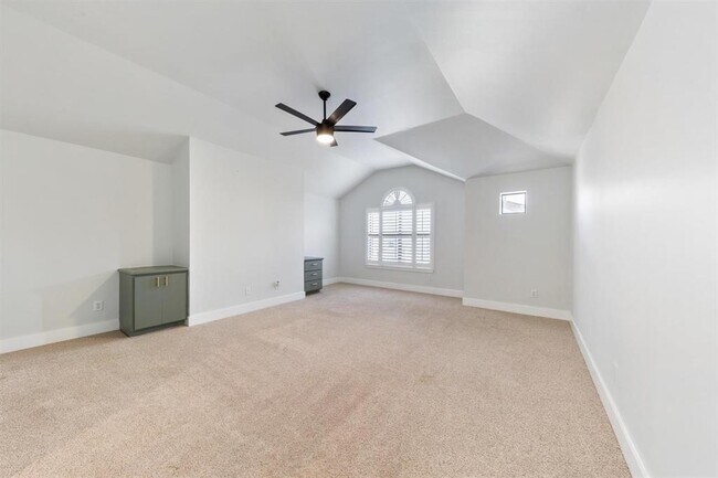 Building Photo - 419 W 26th St