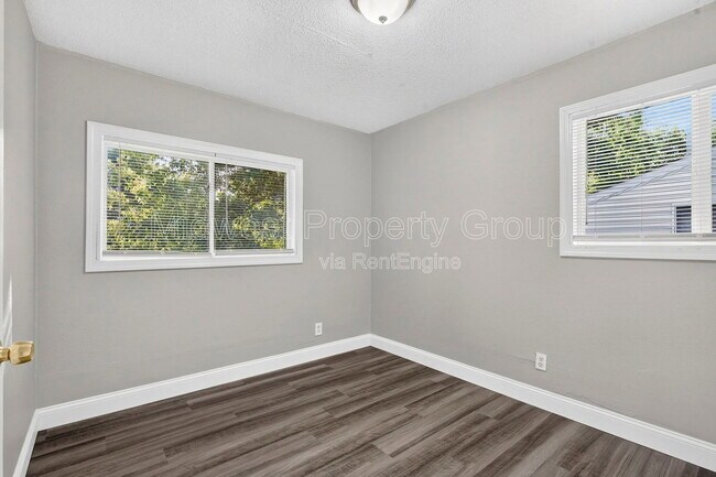 Building Photo - 273 Roderick Dr