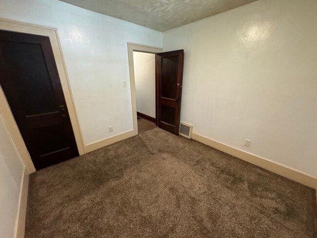 Building Photo - Updated 2-Bedroom, 1-Bathroom Home – $950/Month