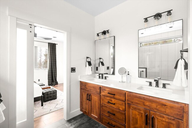 Building Photo - 323 Deer Creek Rd