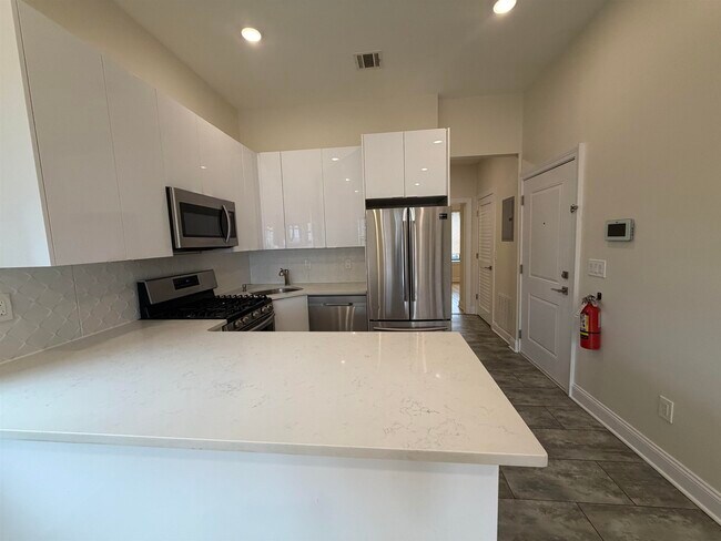 Building Photo - 84 Van Wagenen Ave