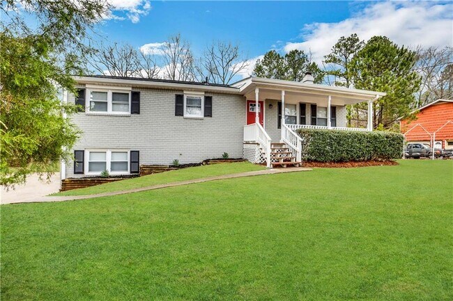 Building Photo - 4952 Pebblebrook Dr