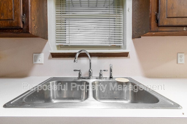 Building Photo - 9317 N Sherwell Dr