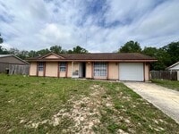 Building Photo - Lovely 3 Bedroom / 1 Bath  Rental Home In ...